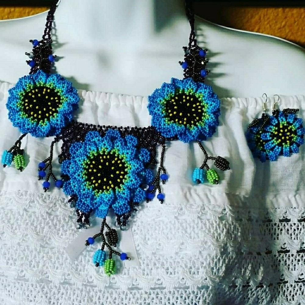 New Handmade Mexican blue bead necklace